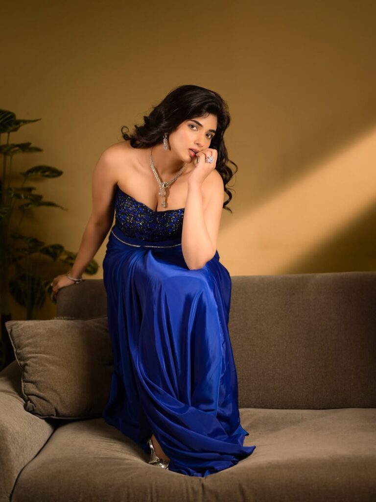 outfit zenoraofficial 🌺 jewellery fineshinejewels 💎 jewellery styling anilkothari.in pc sathyaphotography3 ✨ make up glamupbysri 🦋 hair 5