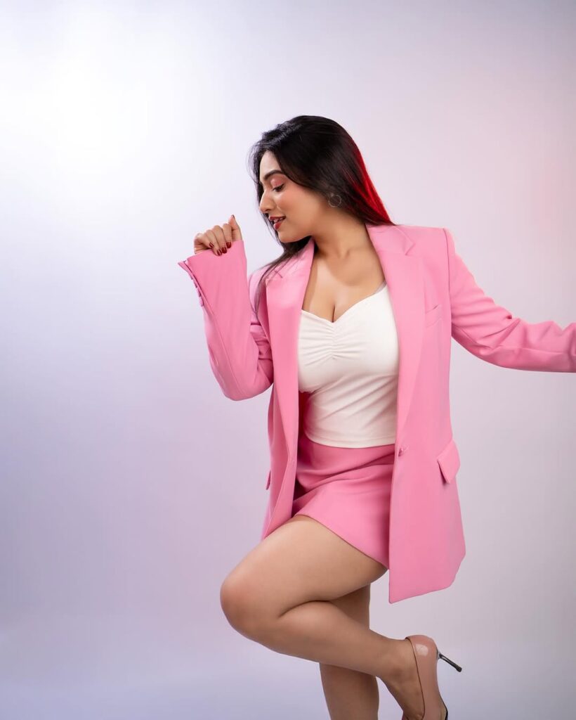 confidence is the best outfit rock it own it 💃🏻🌸🐷 pinklovers💕 ootd stylegoals confidenceiskey powerdressing bossbabe slaythelook 1